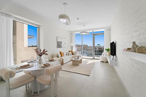 2BR Canal Front B3, Canal Views