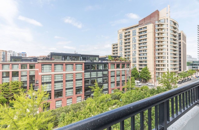 2BR Comfort Apartment in Prime Location