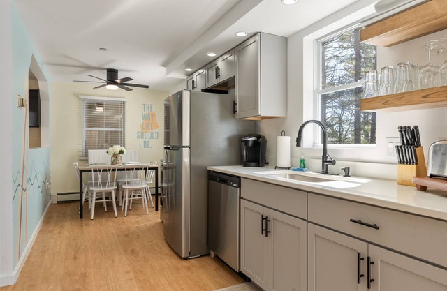 2BR Cozy Retreat, Near Beach, Parking