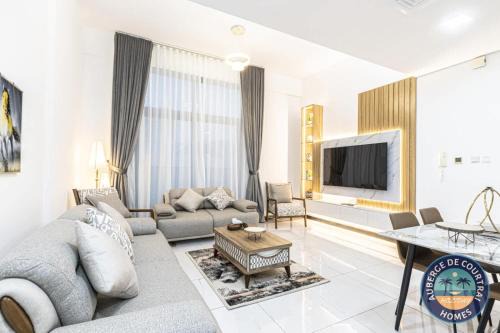 2BR Duplex Stunning Views,Near Circle Mall & Park