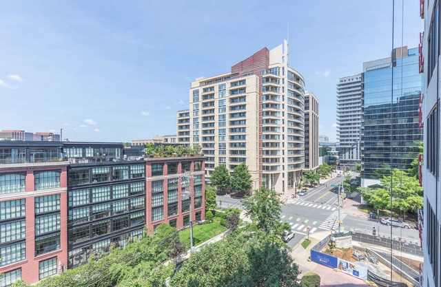2BR Executive Apartment in Prime Location