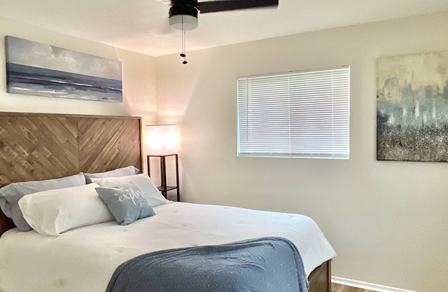 2Br Getaway- Walk to Lake Livingston and Marina