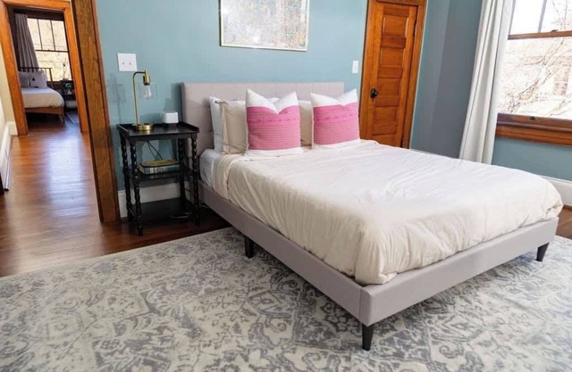 2BR Historic Apt |Walkable|Food|Greenway|Cocktails