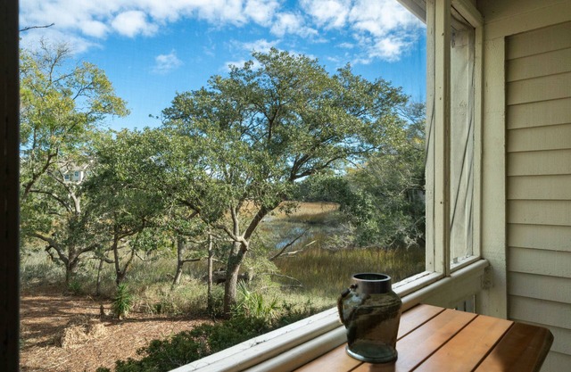 2BR Marsh Views! Walk to Tennis/Lake House! Neighborhood Pool! Pet Friendly! Amenity Cards!
