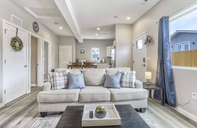2BR Modern Cottage with Hot Tub in Monument Near USAFA, Park