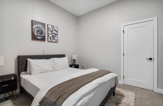 2BR Near Fountain Sq.+ Carew Tower Deck | Downtown