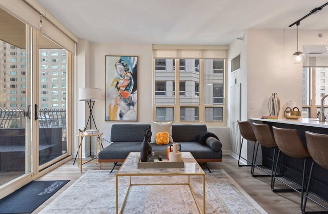 2BR near Riverwalk + downtown access
