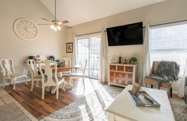 2BR ~ Near The Strip ~ Trophy Fishing Nearby ~ FREE TICKETS INCLUDED! (FC57-6)
