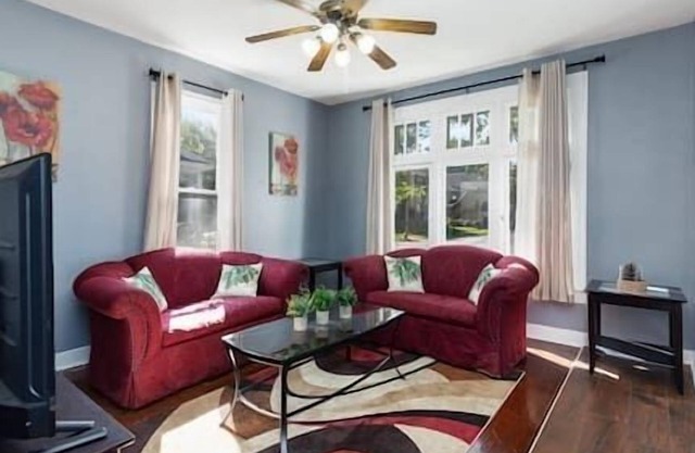 2BR+Office Apt. Near Metra, I-88 & Naperville