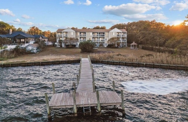 2BR Sound-view condo near attractions w/balcony
