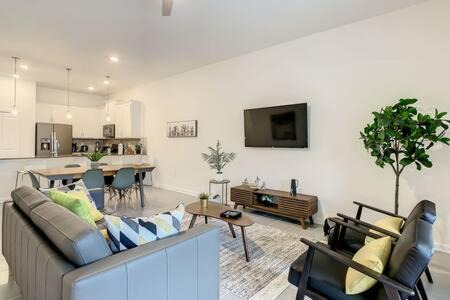 2BR Themed Condo with Waterparks Access