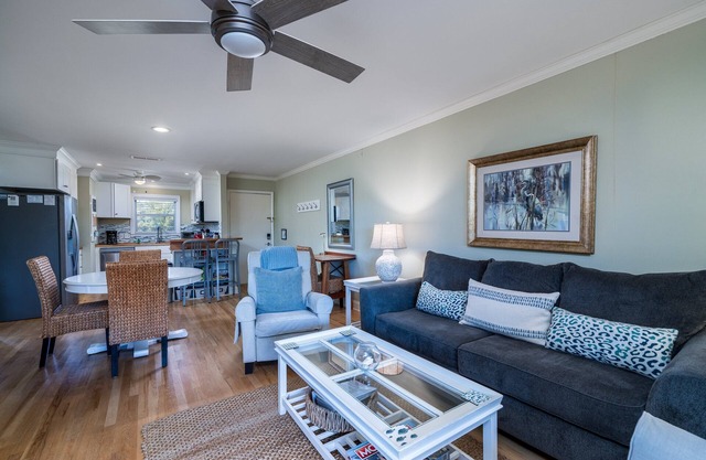 2BR Updated w/Marsh Views! Walk to Tennis/Lake House! Neighborhood Pool! Pet Friendly!