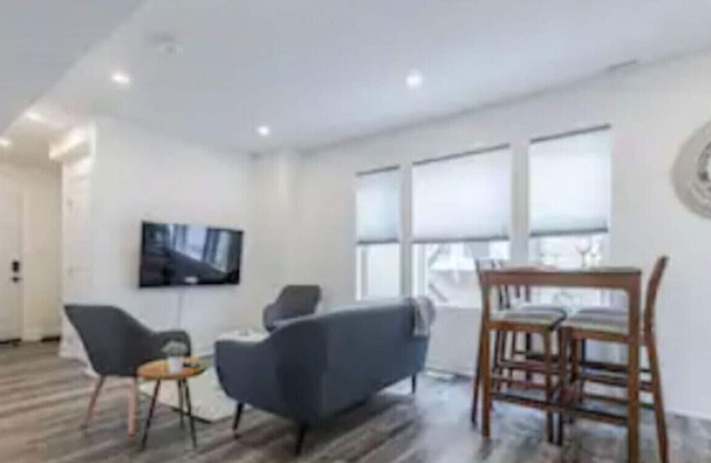 2BR Wifi+ Parking +Washer +Dryer