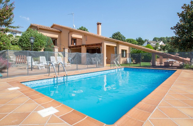 2CIP01-6pax - House for 06 persons with private swimming pool in a quiet location