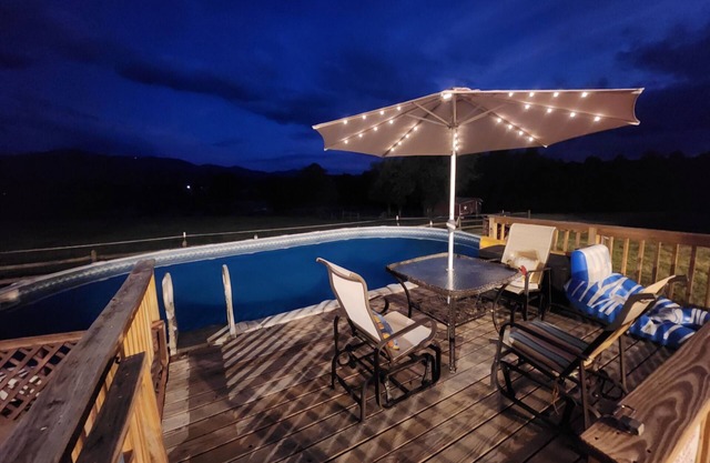 2nd floor, 4-bedroom space in Luray with a pool and a firepit
