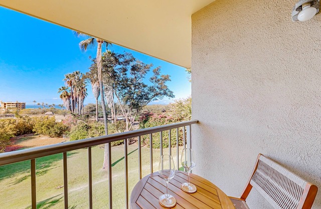 2nd-floor condo with amazing ocean views, private lanai, & updated interior