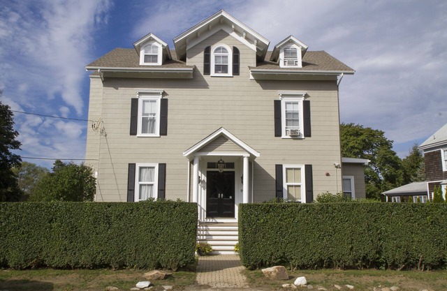 2nd Flr 2-Bedroom Unit in historic estate on Coggeshall Ave near Newport Mansion