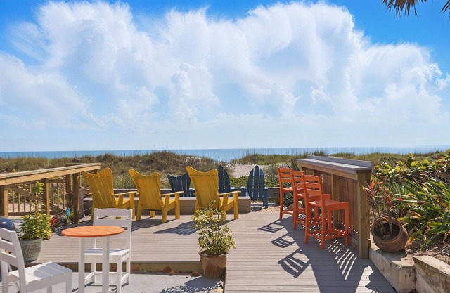 2nd Story, 2Bed/1Bath, Fully Remodeled, Private Balcony with Ocean Views
