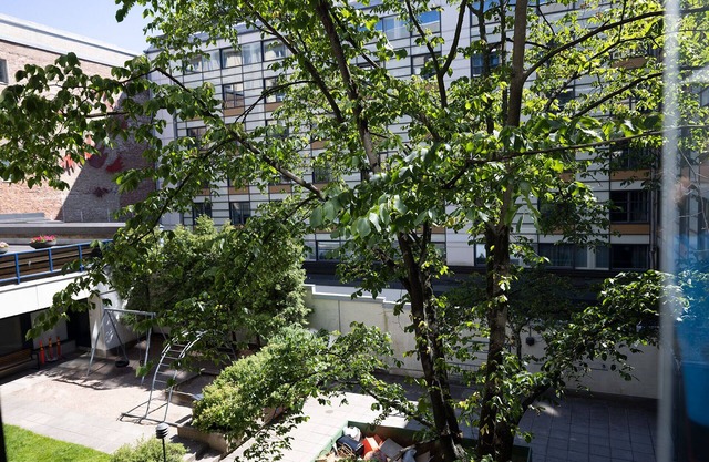2ndhomes 2BR Center Apartment w Balcony