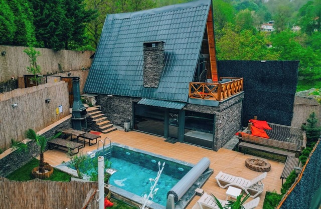 3+1 Heated Pool-Jacuzzi-Fireplace-Sheltered Bungalow for 8 People