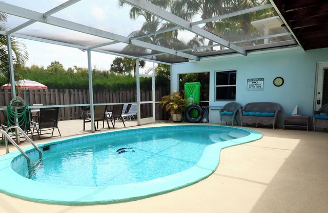 3/2 Beach House W/ Pool | Near WPB + Peanut Island