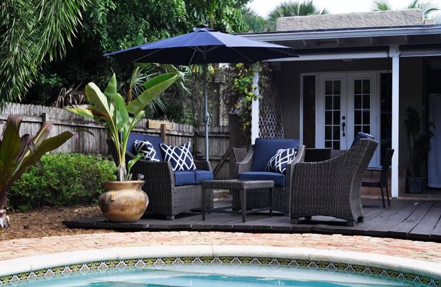 3/2 private home w/heated pool & hot tub, less than 1 mile from beach