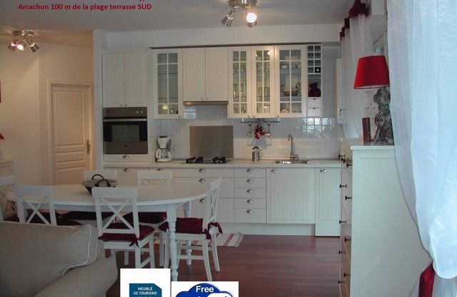 3 * 84 m² property, in the heart of Arcachon, 100 m away from the beach