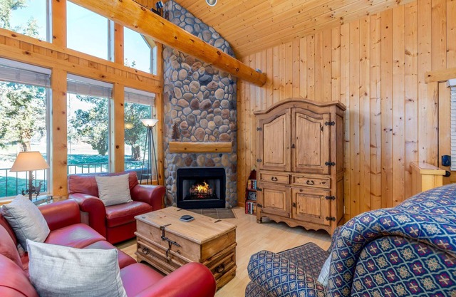 3 Bd/2Ba, HOT TUB, Cabin Vibes, Eagle Crest Resort