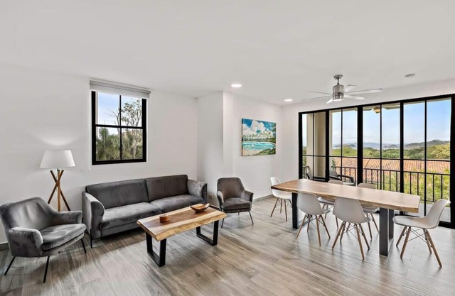 3-BD on 3rd Floor with Great Ocean View