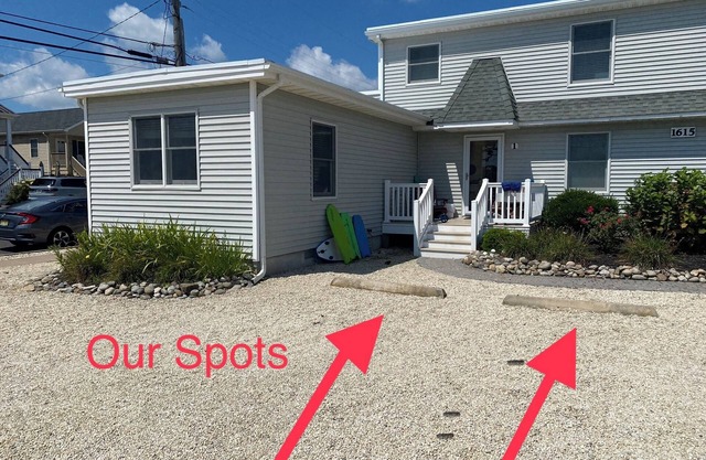 3-bdrm condo in Ship Bottom. 1 block from beach and bars. Surfboards included!