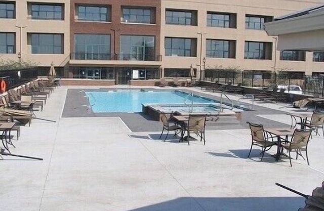 3 bdrm fantastic condo. 5 min to CP. Pool. Booking now for summer 2024