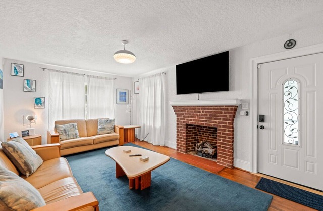 3 Bdrm Home Less Than 1 mile from High Point University.