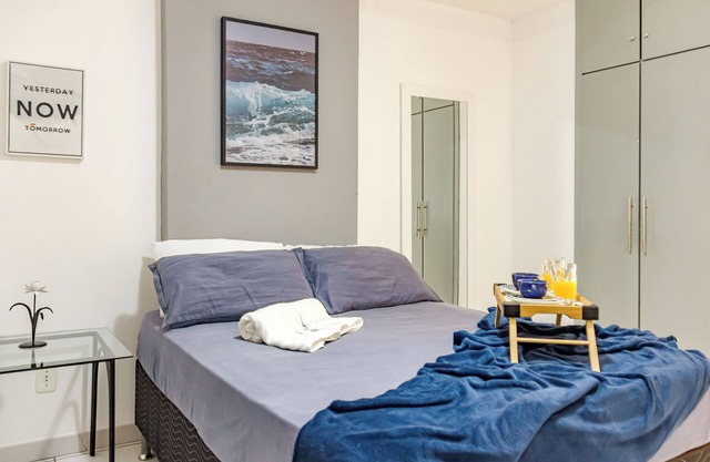 3 Bedroom Apartment 100m from Praia Central