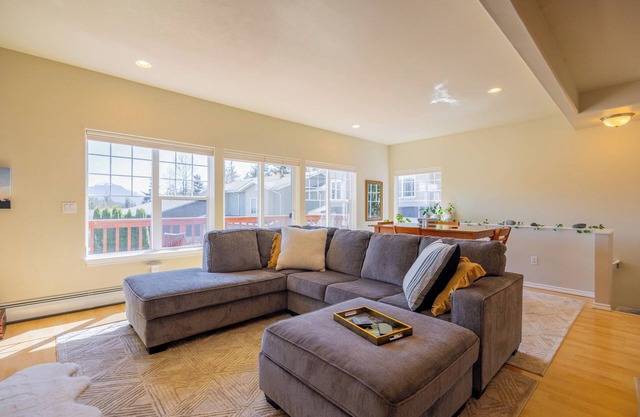 3 Bed 2.5 Bath + King Bed by Trails + UAS