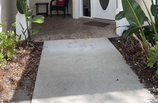 3 Bed 3.5 Bath Home with Den in Bradenton right next to IMG and Sarasota!