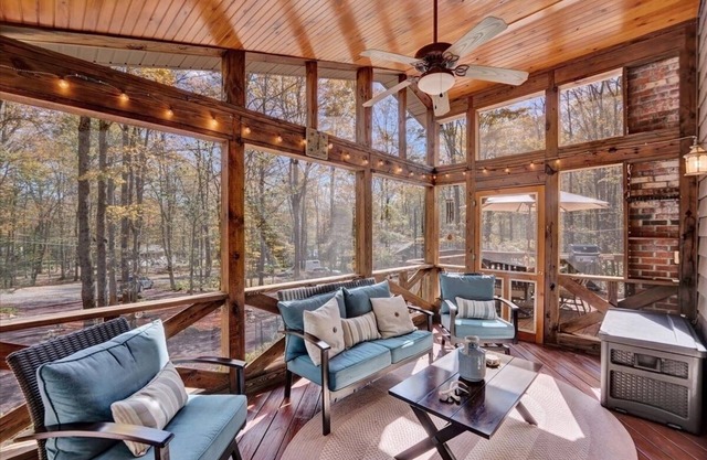 3 Bed/3 Bath Cabin 3Mins to Lake- Sleeps 9 w/WIFI, Pool Table, Games & FirePit