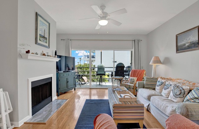 3 Bed, 3 Bath Townhouse Just Steps from the Beach! Monthly Rental