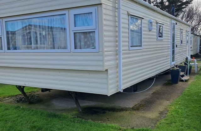 3 Bed Caravan - Sleeps 8 - Pets - Parking - Wifi