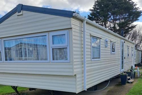 3 Bed Caravan - Sleeps 8 - Pets - Parking - Wifi