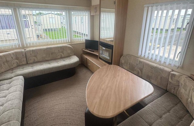 3 Bed Caravan - Sleeps 8 - Pets - Parking