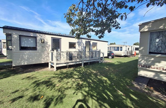 3-Bed Caravan - Sleeps 8 - Pool Onsite - PetsOK