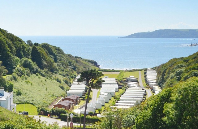 3 Bed Caravan, South Devon Coast nr Plymouth, 200m to Beach + Indoor Heated Pool