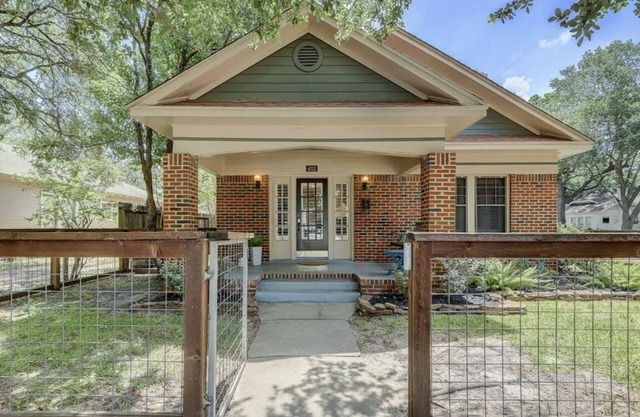 3 Bed Historic Heights Bungalow w/Outdoor Living