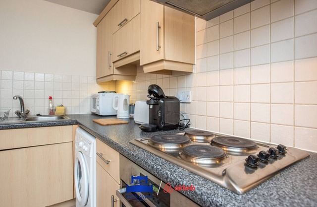 3 Bed House sleeps 6 with parking and garden