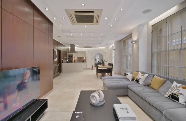 3 bed in Kensington Church Str.nn