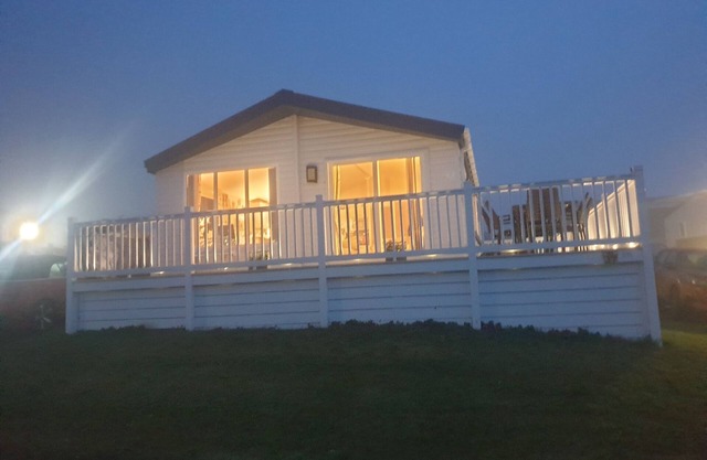 3-Bed Lodge with SeaView-Fireplace-Garden-FreeP