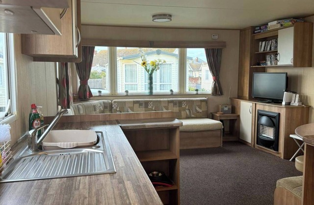 3 bed with balcony on lido beach