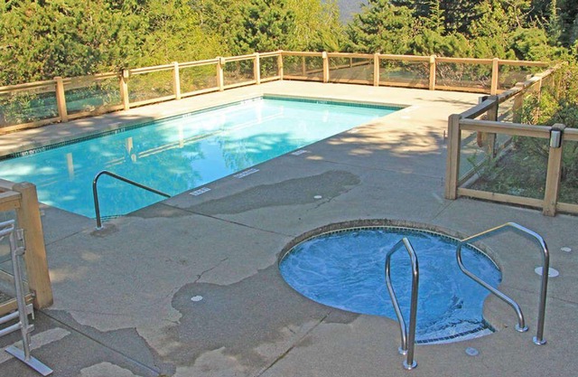 3 Bedr. Ski-in/Ski-out, Spacious & Quiet property nestled in forested location.