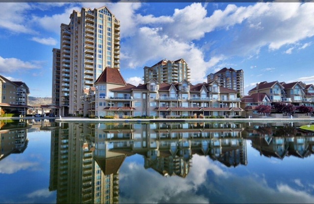 3 Bedroom, 2 Bath Condo on 15th floor with stunning Lake View