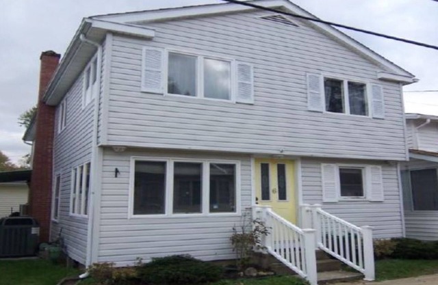 3 Bedroom 2 Bath Cottage Lake Erie View near Geneva-on-the-Lake and Ashtabula